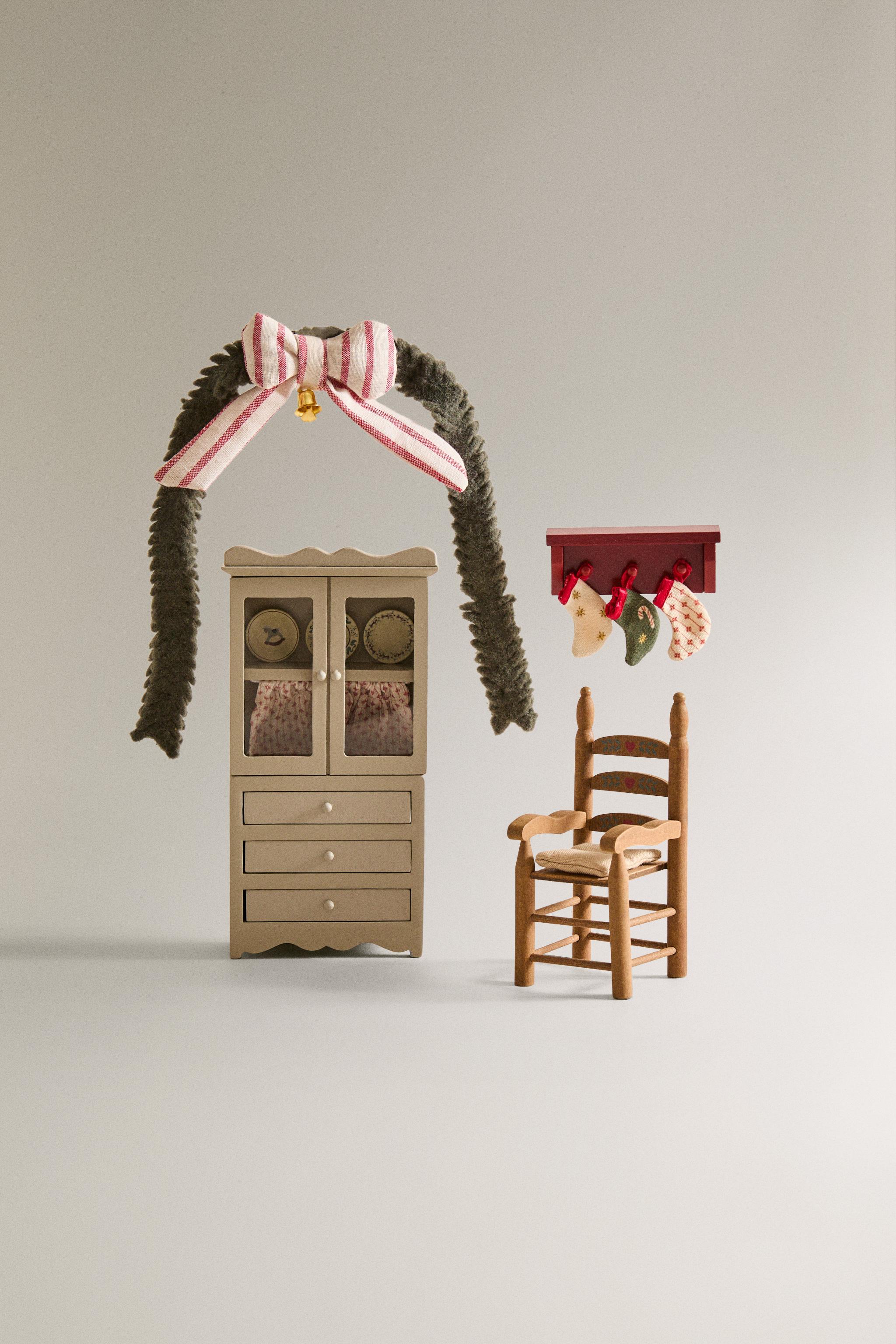 CHILDREN'S DOLLHOUSE CHRISTMAS LIVING ROOM TOY SET